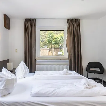 Haus Mit 12 Schlafzimmern, 8 Baeder وينتربرغ