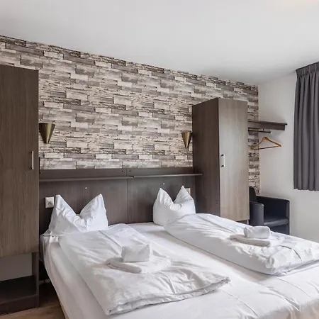 Haus Mit 12 Schlafzimmern, 8 Baeder 度假居