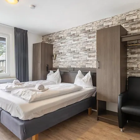 Haus Mit 12 Schlafzimmern, 8 Baeder 度假居