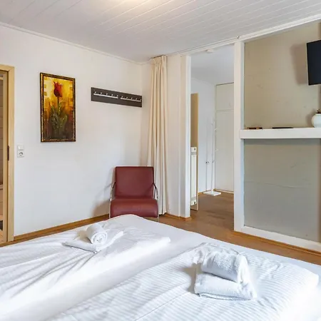 Haus Mit 12 Schlafzimmern, 8 Baeder