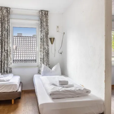 Haus Mit 12 Schlafzimmern, 8 Baeder بيت للعطل *