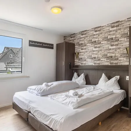 Haus Mit 12 Schlafzimmern, 8 Baeder *