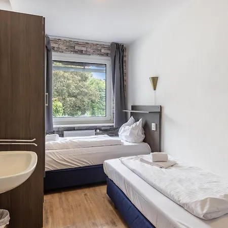 度假居 Haus Mit 12 Schlafzimmern, 8 Baeder *